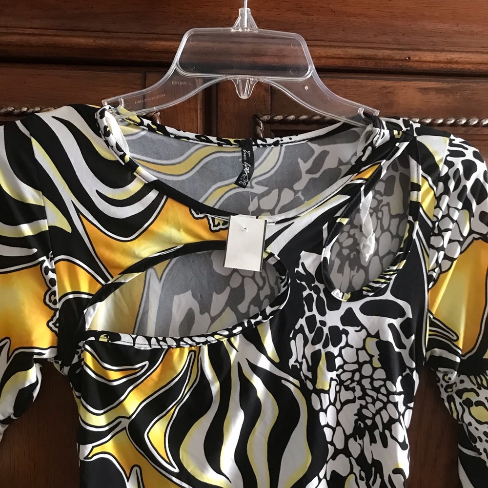 NEW! Key-Hole pattern shirt - Picture 3 of 4